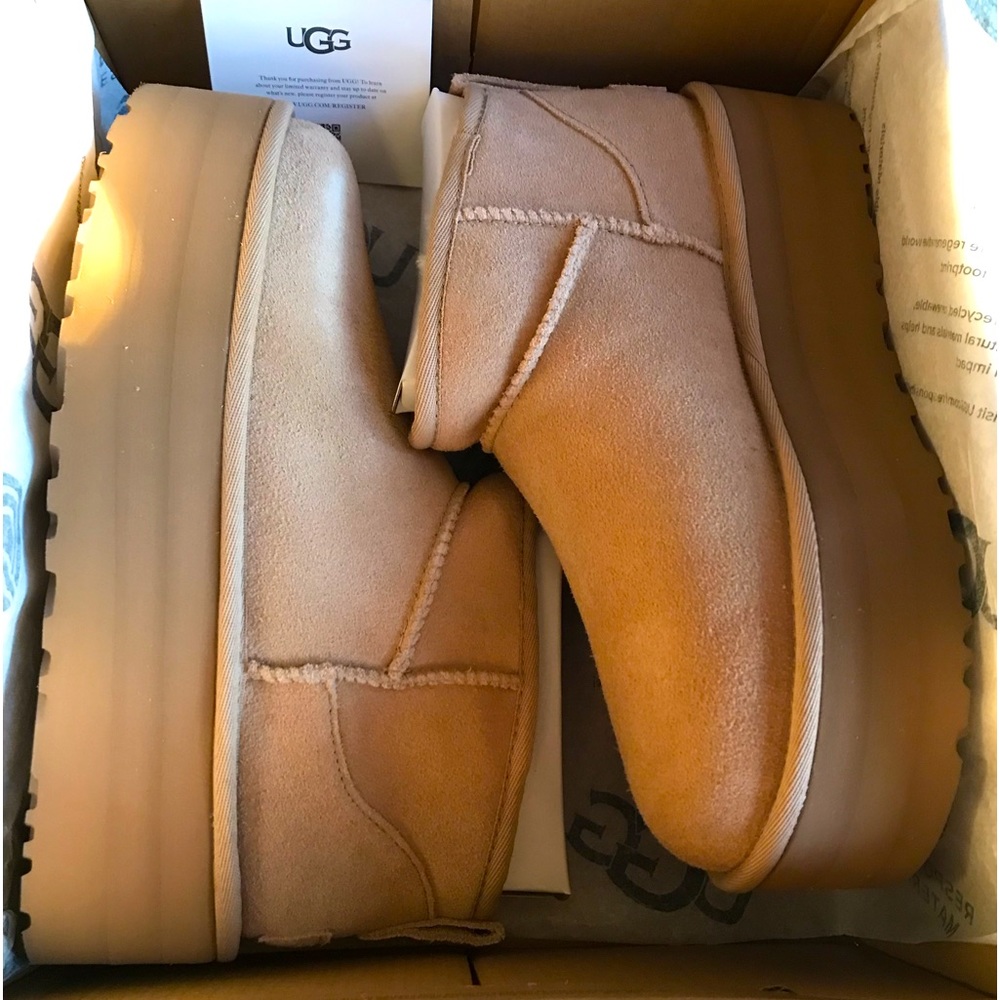 Authentic New Ugg Ultra Mini Platform Boots Women’s 8, Sophisticated Sand Color!